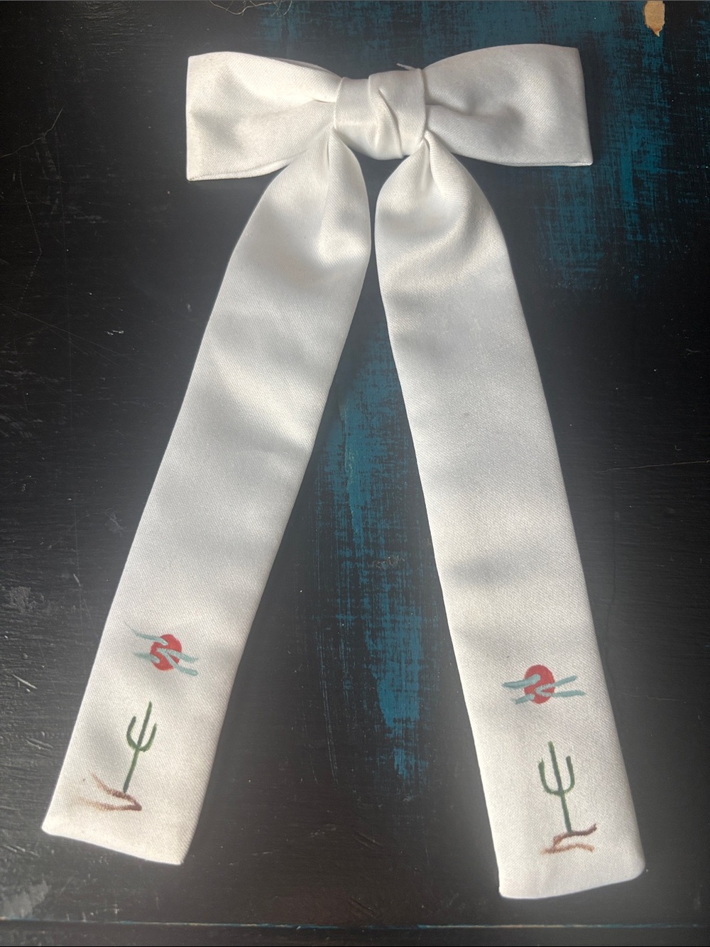 Rosecut White Satin Bow Ribbon with Desert Motif